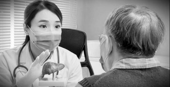 Nurse Talks With Cirrhosis Patient